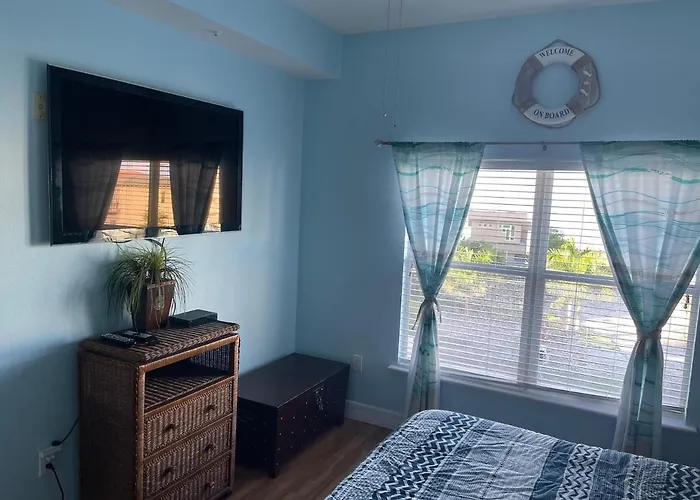 Gulf Coast Gold Private Condo - 2Bed, 2Bath, Sleep 6, Across Street From Beach, Balcony Views Of Sunsets, Beach & Gulf, Pool, Gym