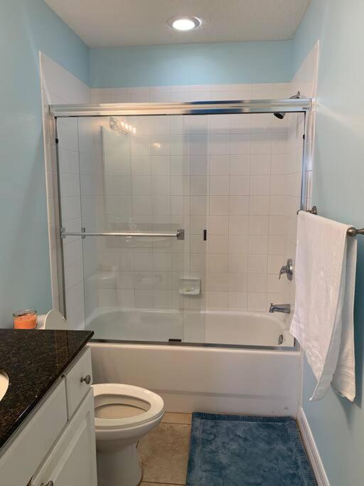 Gulf Coast Gold Private - 2bed, 2bath, Sleep 6, Across Street From Beach, Balcony Views Of Sunsets, & Gulf, Pool, Gym Apartamento