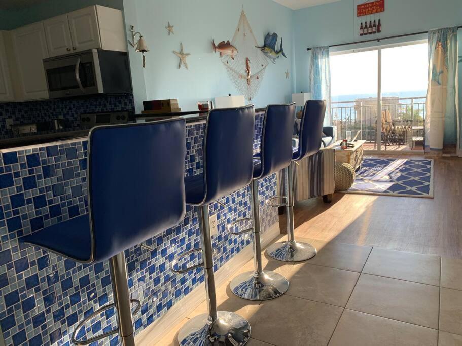 Gulf Coast Gold Private - 2bed, 2bath, Sleep 6, Across Street From Beach, Balcony Views Of Sunsets, & Gulf, Pool, Gym Apartamento St. Pete Beach