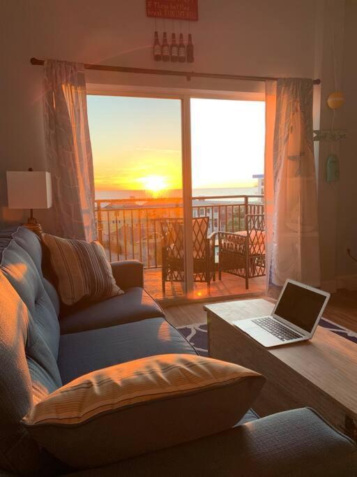 Gulf Coast Gold Private - 2bed, 2bath, Sleep 6, Across Street From Beach, Balcony Views Of Sunsets, & Gulf, Pool, Gym Apartamento