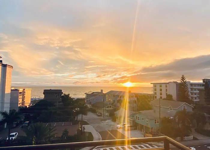 Gulf Coast Gold Private Condo - 2Bed, 2Bath, Sleep 6, Across Street From Beach, Balcony Views Of Sunsets, Beach & Gulf, Pool, Gym