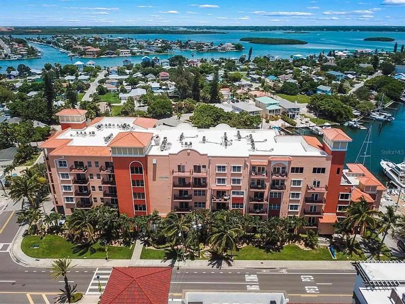 Gulf Coast Gold Private - 2bed, 2bath, Sleep 6, Across Street From Beach, Balcony Views Of Sunsets, & Gulf, Pool, Gym Apartment St. Pete Beach